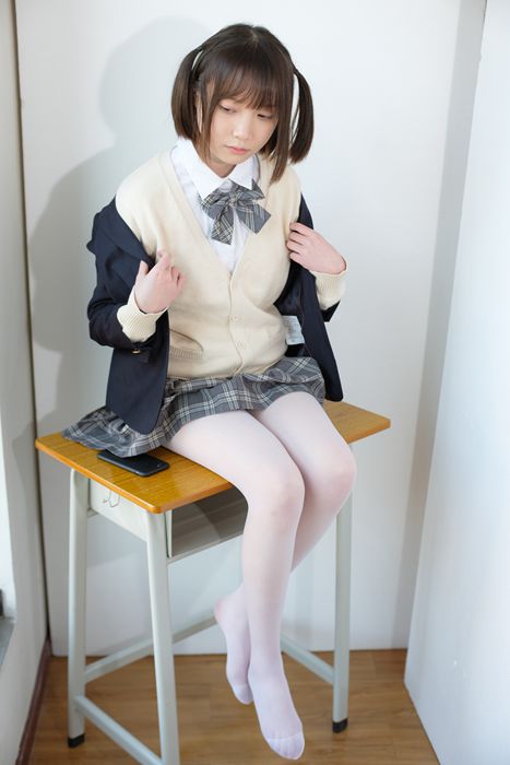 [森萝财团美腿丝袜写真]ID0060 萝莉丝足写真 [X-010-SSR] JK校服白丝 [83P1V-1.46GB]--性感提示：丰腴细腻绝色私处隐约温香软玉内衣酥软绵香玲珑浮凸高挑诱惑三角裤衩中间身躯很棒巨臀黄丝鱼嘴高跟迷醉